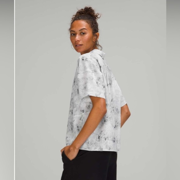 Womens Lululemon Full Day Ahead Short Sleeve Shirt size 8 - Picture 2 of 8